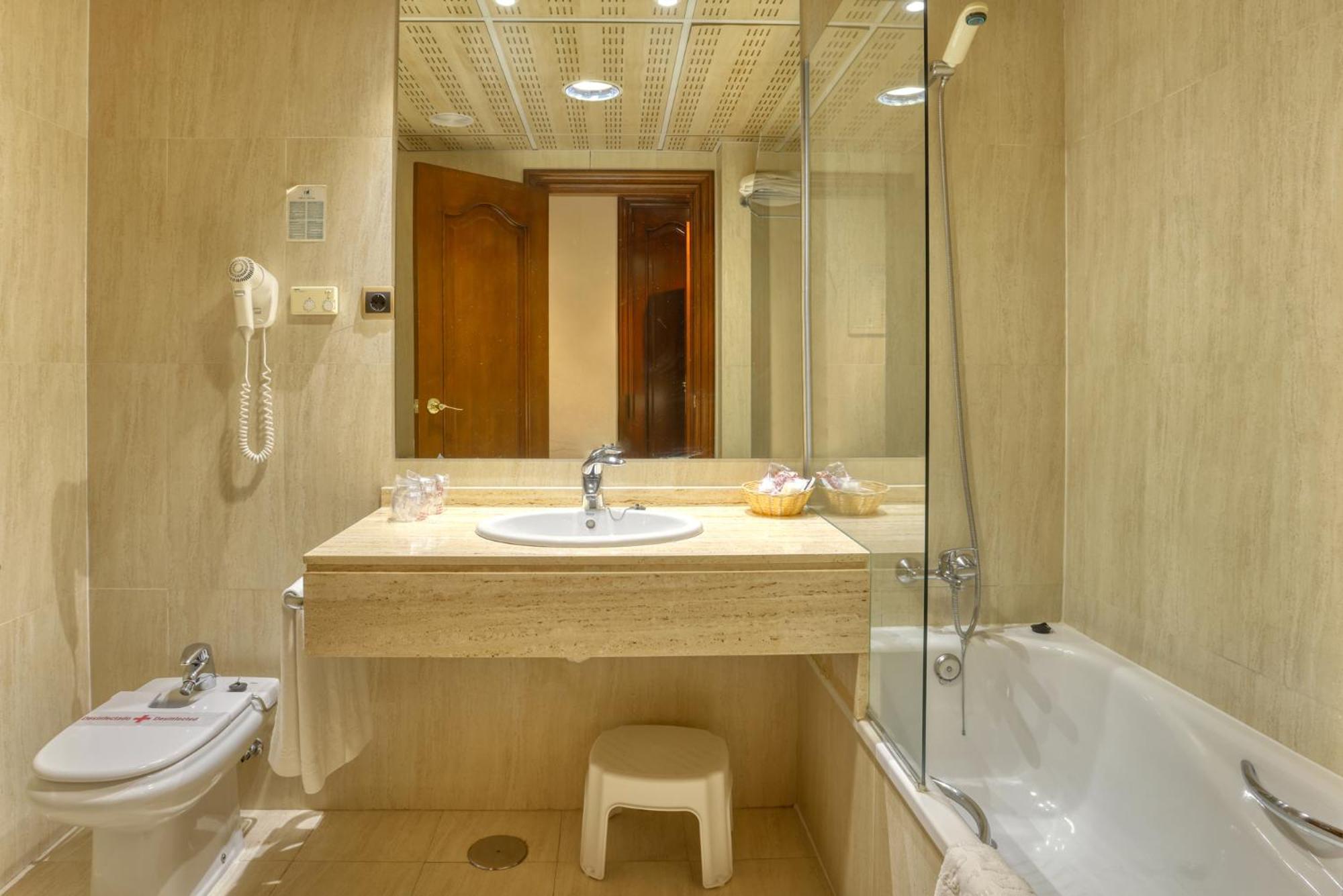 Hotel Villa De อัลมาซัน ภายนอก รูปภาพ