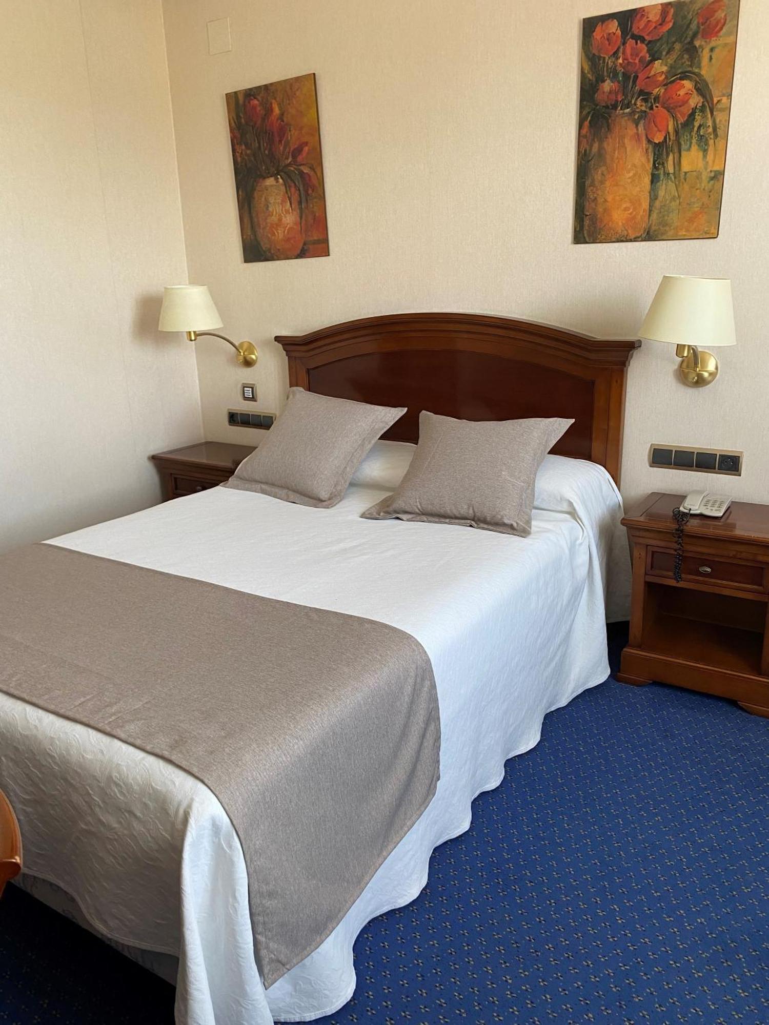 Hotel Villa De อัลมาซัน ภายนอก รูปภาพ