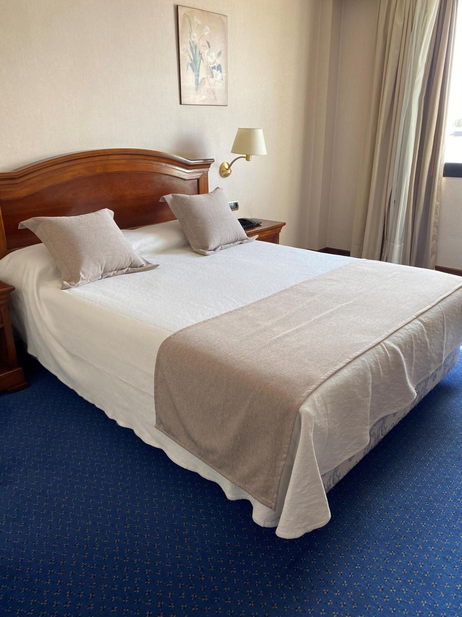 Hotel Villa De อัลมาซัน ภายนอก รูปภาพ
