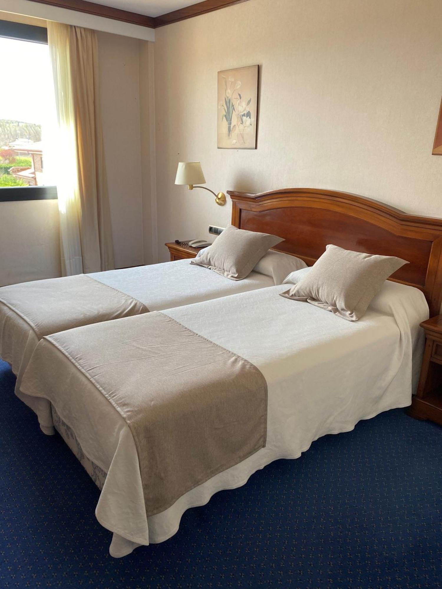 Hotel Villa De อัลมาซัน ภายนอก รูปภาพ