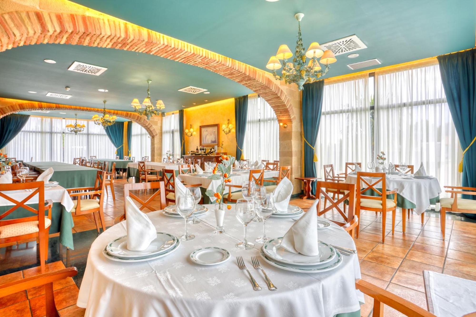 Hotel Villa De อัลมาซัน ภายนอก รูปภาพ