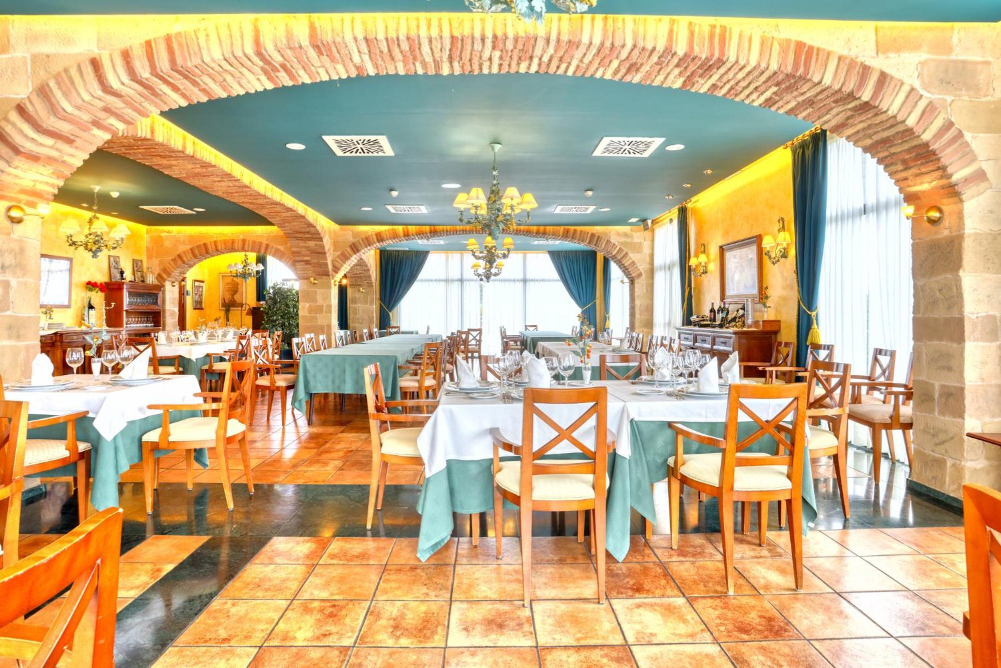 Hotel Villa De อัลมาซัน ภายนอก รูปภาพ