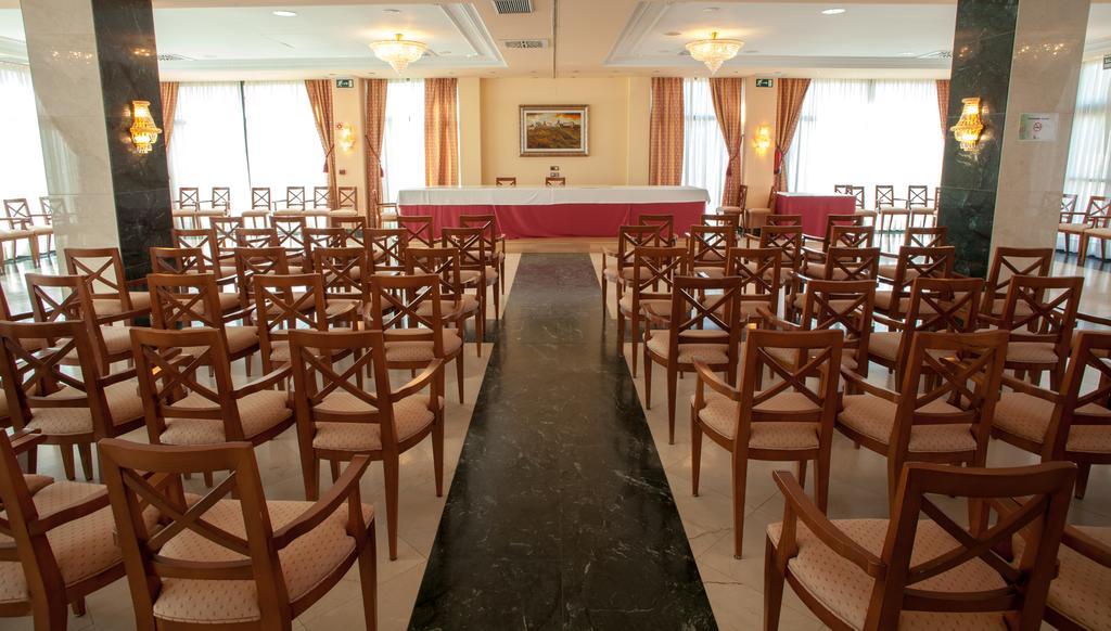 Hotel Villa De อัลมาซัน ภายนอก รูปภาพ