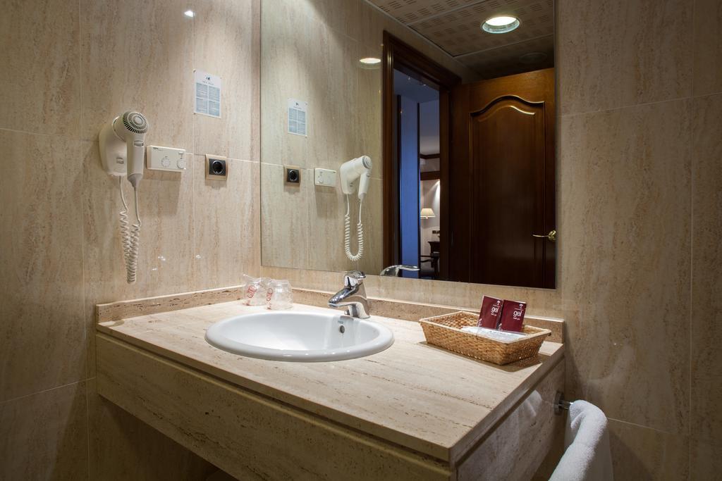 Hotel Villa De อัลมาซัน ภายนอก รูปภาพ