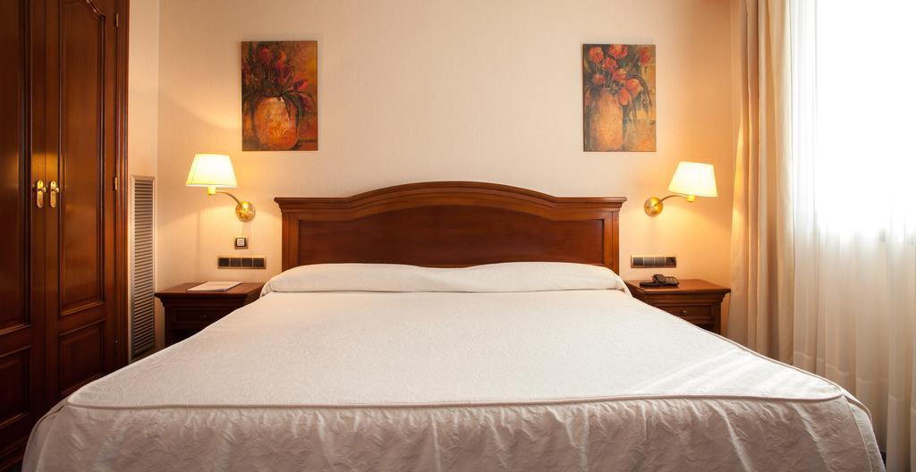 Hotel Villa De อัลมาซัน ภายนอก รูปภาพ